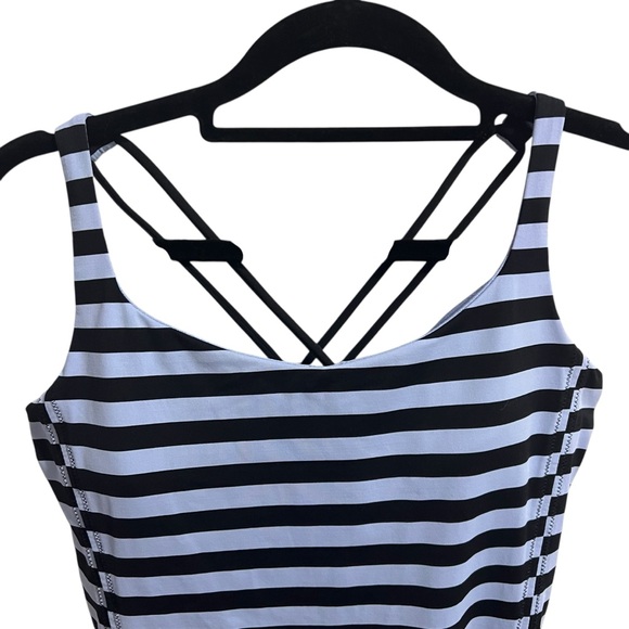 Lululemon • Free To Be Tank Size 8 - Picture 5 of 10